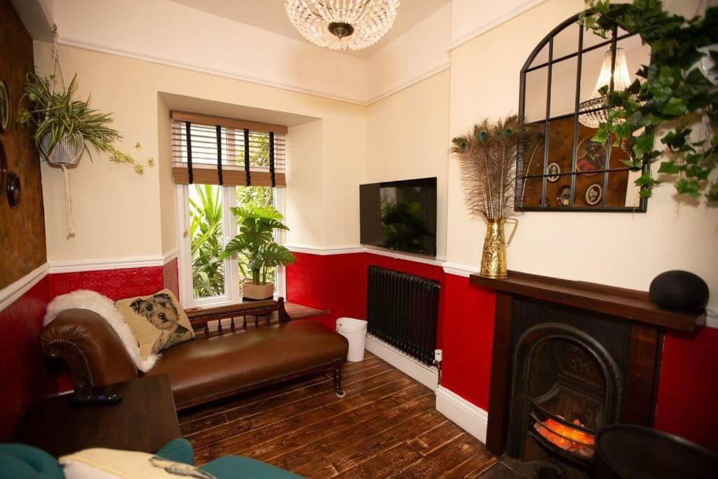 The Baby Grand- Quirky & Compact Torquay