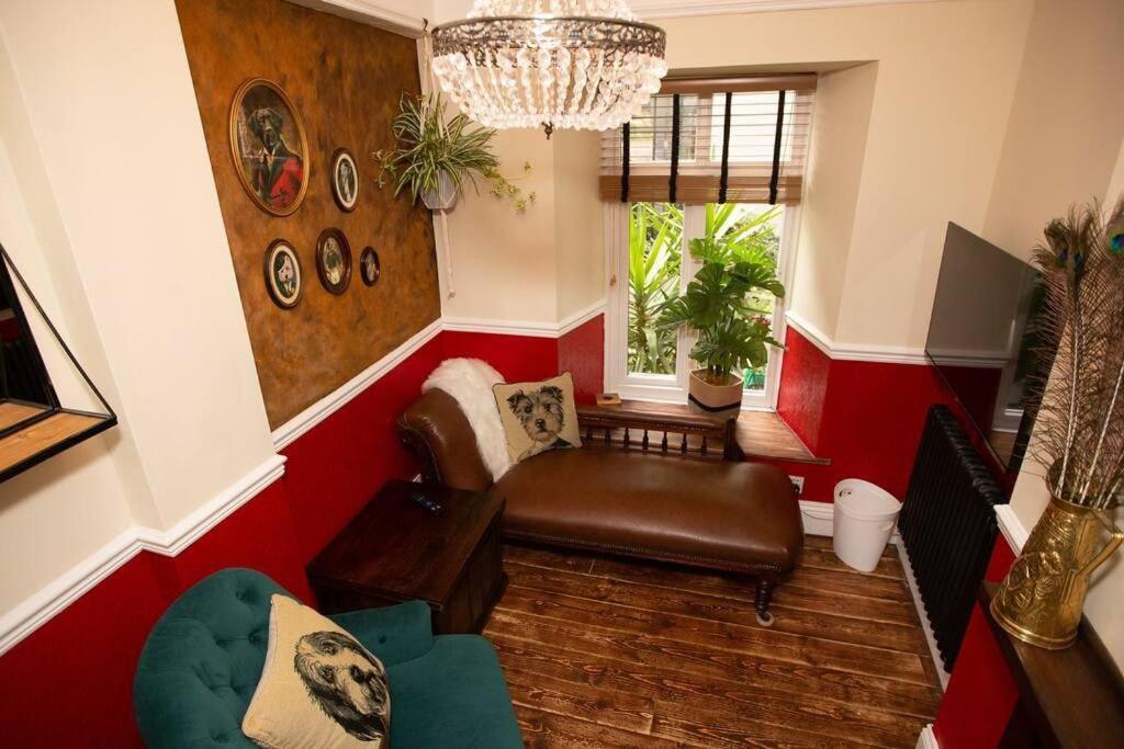 The Baby Grand- Quirky & Compact Torquay